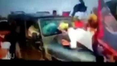 Photo of UP में किसानों को रौंदने का नया VIDEO सामने आया, प्रियंका गांधी का सवाल- मुझे हिरासत में रखा है, अन्नदाता को कुचलने वाला गिरफ्तार नहीं?