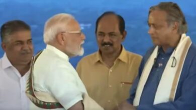 Photo of आज की घोषणा से नींद उड़ने वाली है पीएम मोदी ने शशि थरूर के साथ मंच पर किया इशारों-इशारों में हमला