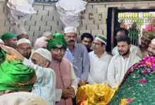 Photo of बहराइच दरगाह मेले पर रोक के बीच भाजपा अल्पसंख्यक मोर्चा अध्यक्ष ने चढ़ाई चादर