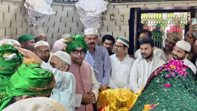 Photo of बहराइच दरगाह मेले पर रोक के बीच भाजपा अल्पसंख्यक मोर्चा अध्यक्ष ने चढ़ाई चादर