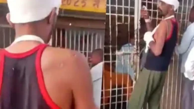 Photo of हाथ में यूरिन बैग, सिर पर पट्टी और प्लास्टर… शराब की तलब लगी तो अस्पताल से ठेका पहुंचा मरीज