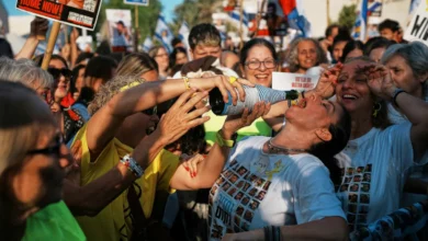 Photo of हमास की कैद से 2 साल बाद छूटे इजरायली, तेल अवीव की सड़कों पर जश्न; आगे क्या होगा