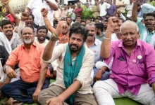 Photo of फडणवीस सरकार का पुराना वादा बना सियासत का नया मुद्दा हाईवे पर उमड़े हजारों किसान