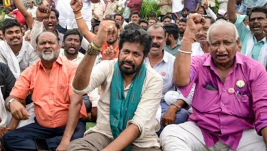 Photo of फडणवीस सरकार का पुराना वादा बना सियासत का नया मुद्दा हाईवे पर उमड़े हजारों किसान