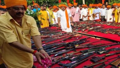 Photo of राजा भैया के शस्त्र पूजन पर पुलिस की जांच रिपोर्ट आ गई, दशहरा पर हथियारों के जखीरे की हुई थी पूजा